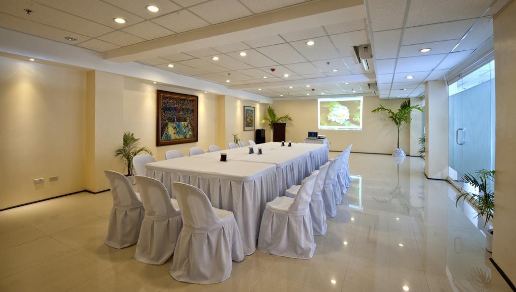 M Citi Suites Cebu Stadt Exterior foto