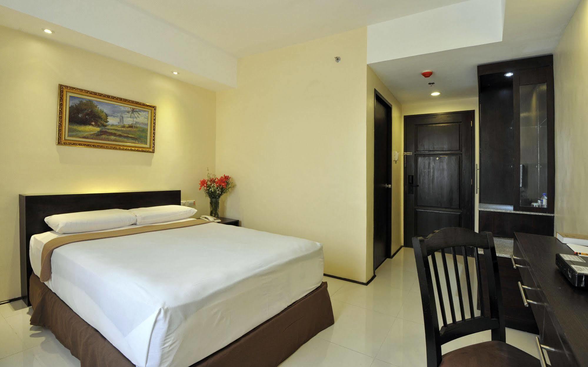 M Citi Suites Cebu Stadt Exterior foto