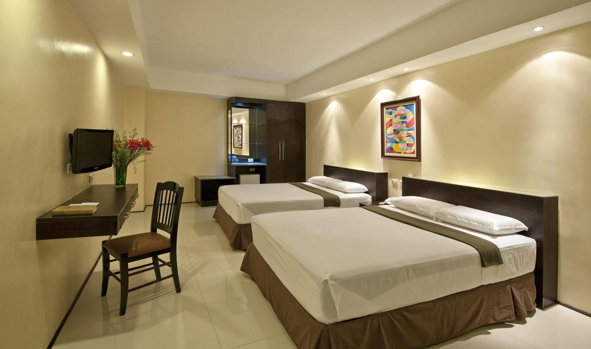M Citi Suites Cebu Stadt Exterior foto