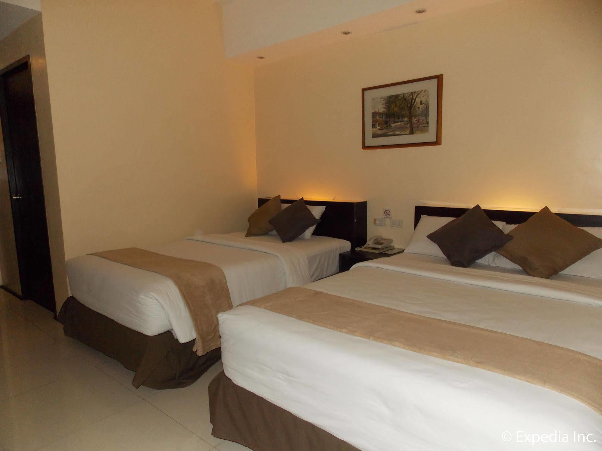 M Citi Suites Cebu Stadt Exterior foto