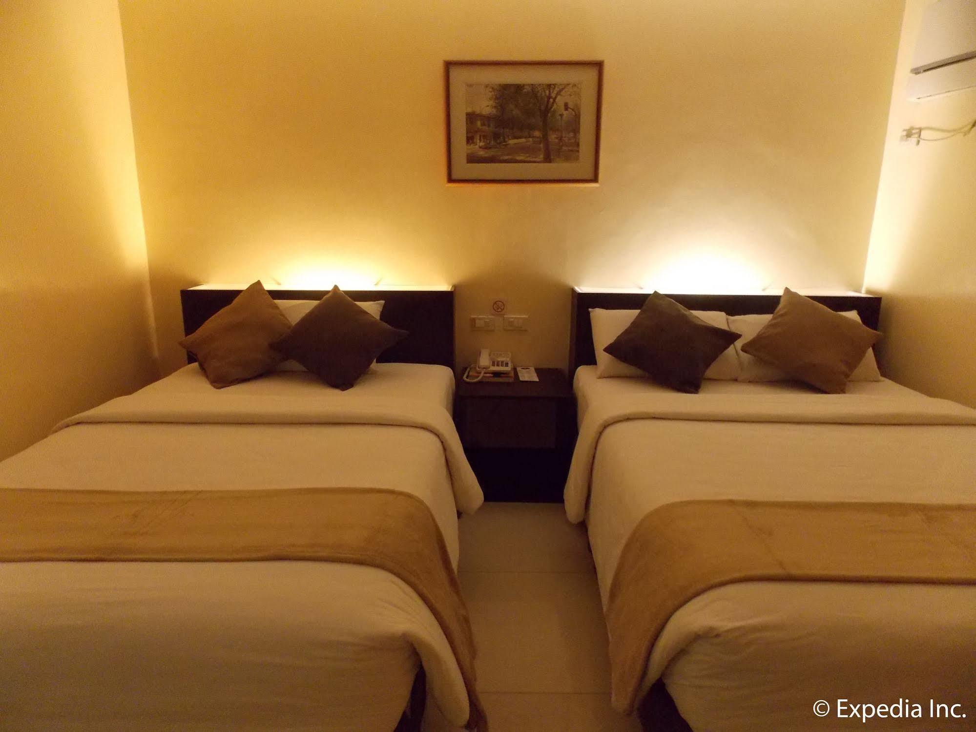 M Citi Suites Cebu Stadt Exterior foto