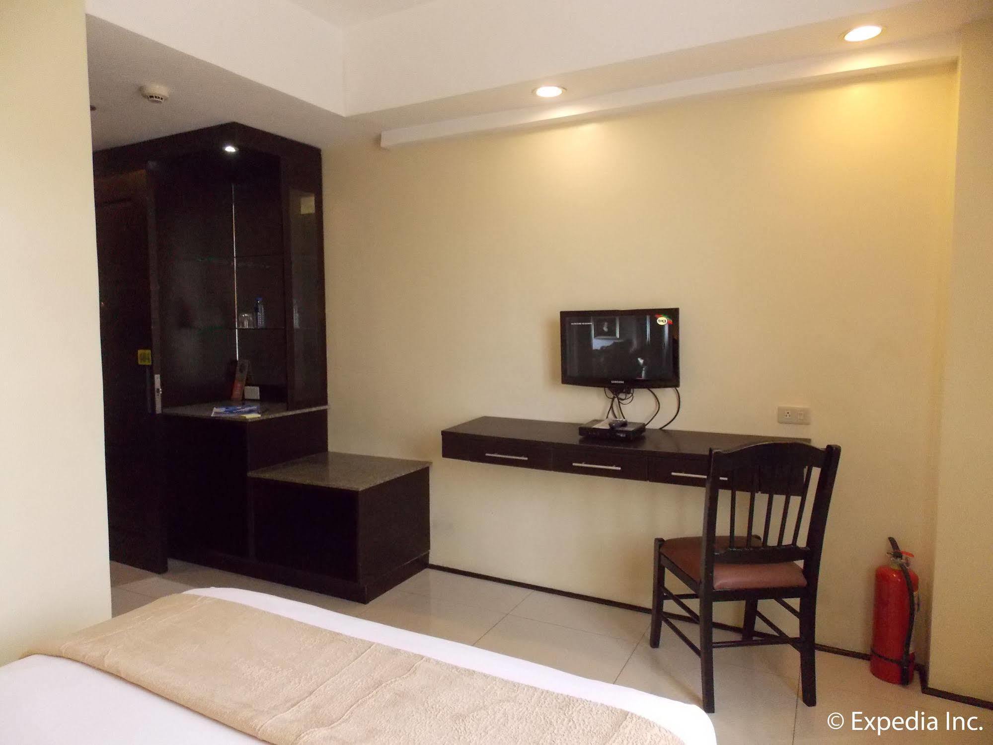 M Citi Suites Cebu Stadt Exterior foto