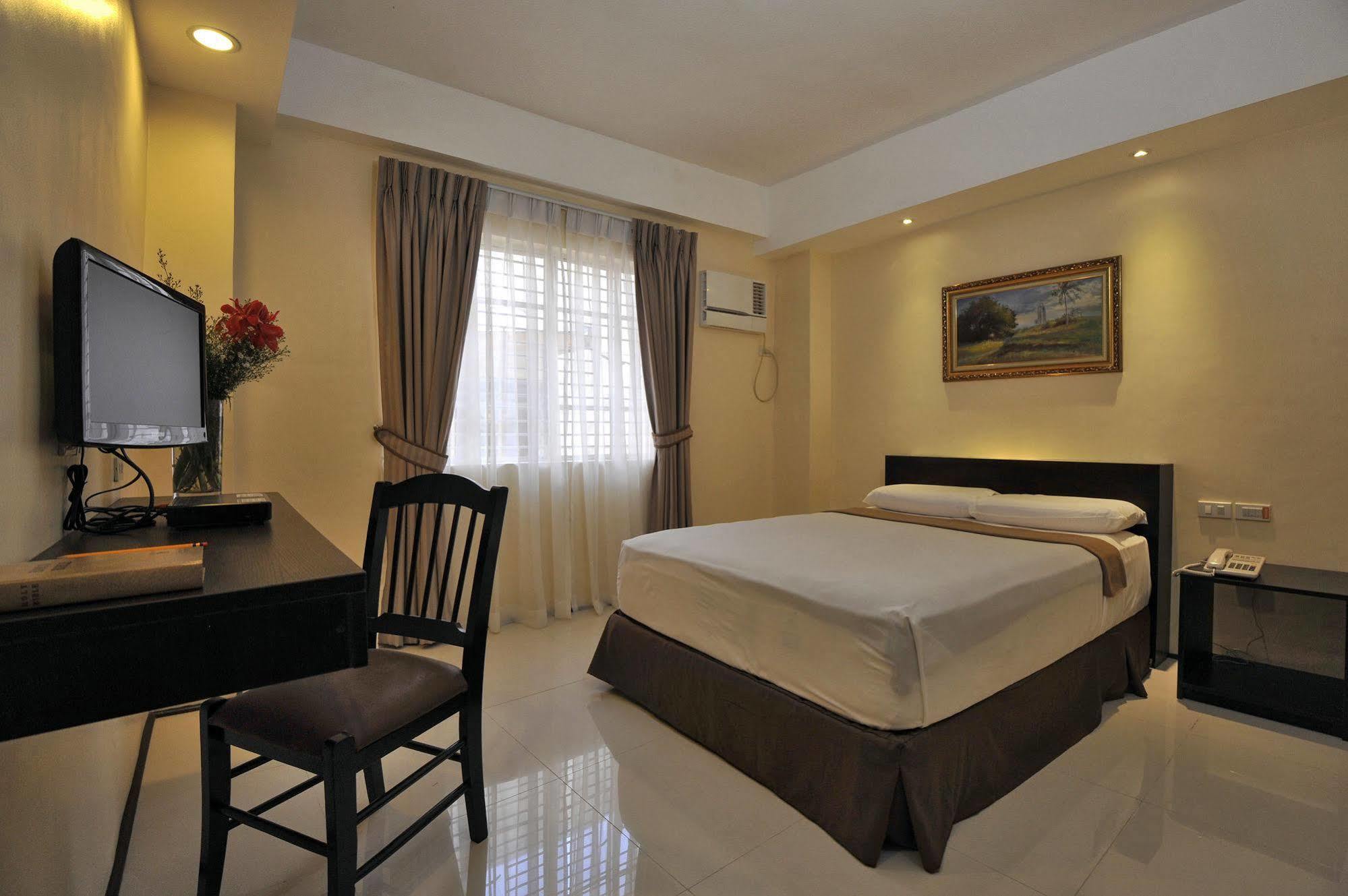 M Citi Suites Cebu Stadt Exterior foto